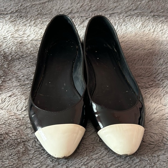CHANEL Logo Patent Leather Flats Sz.37.5 - Picture 3 of 8